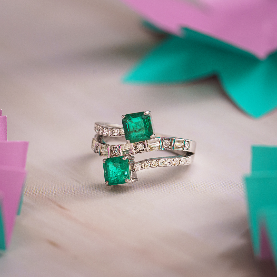 Doppia diamond emerald Ring