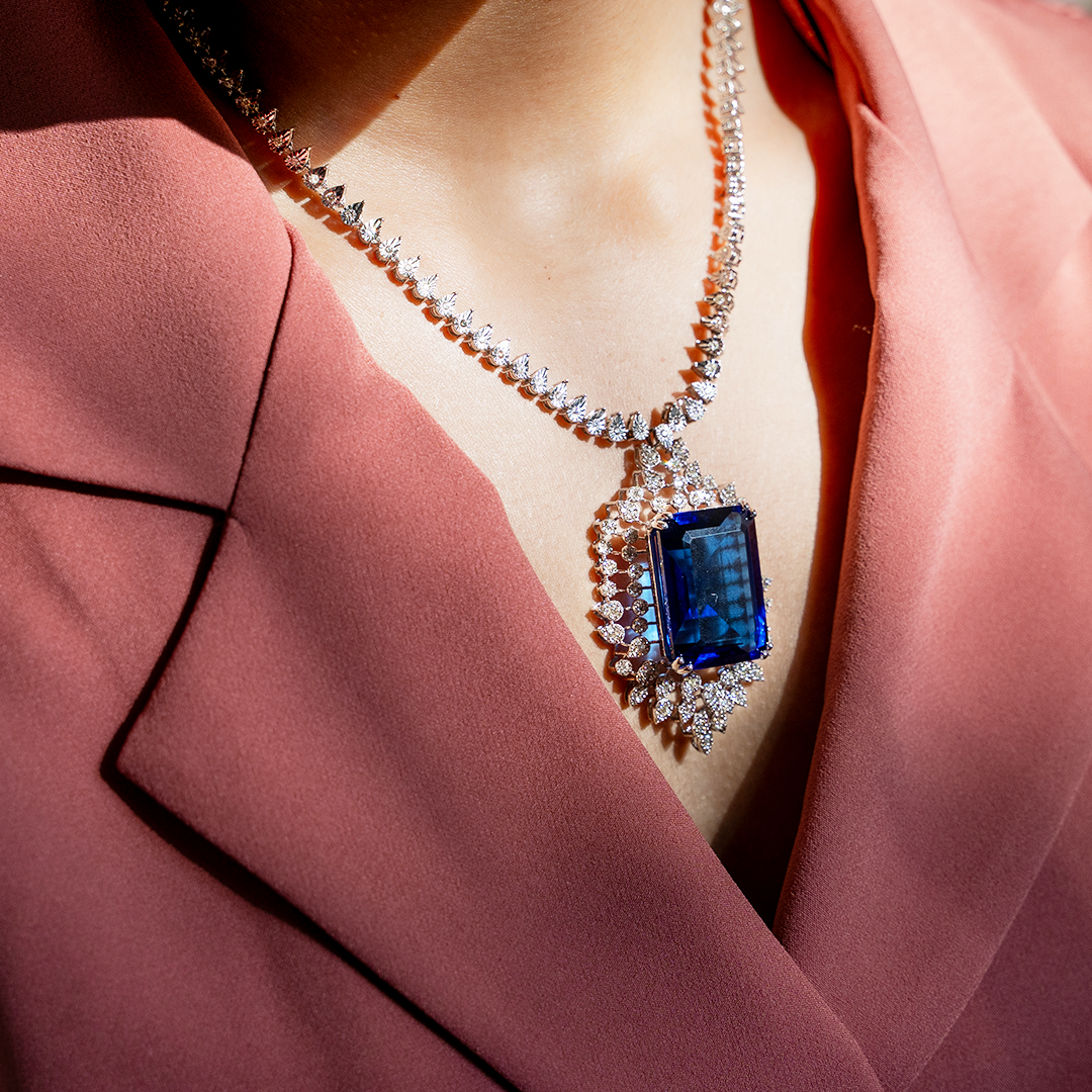 Evy Blue Stone Diamond Pendant in 14kt Gold Diamonds