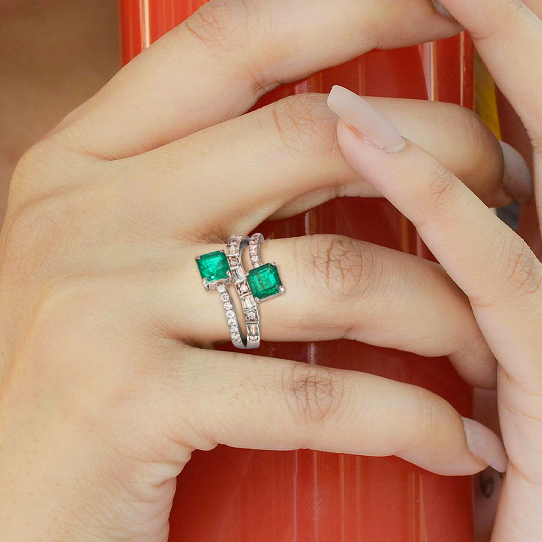 Doppia diamond emerald Ring