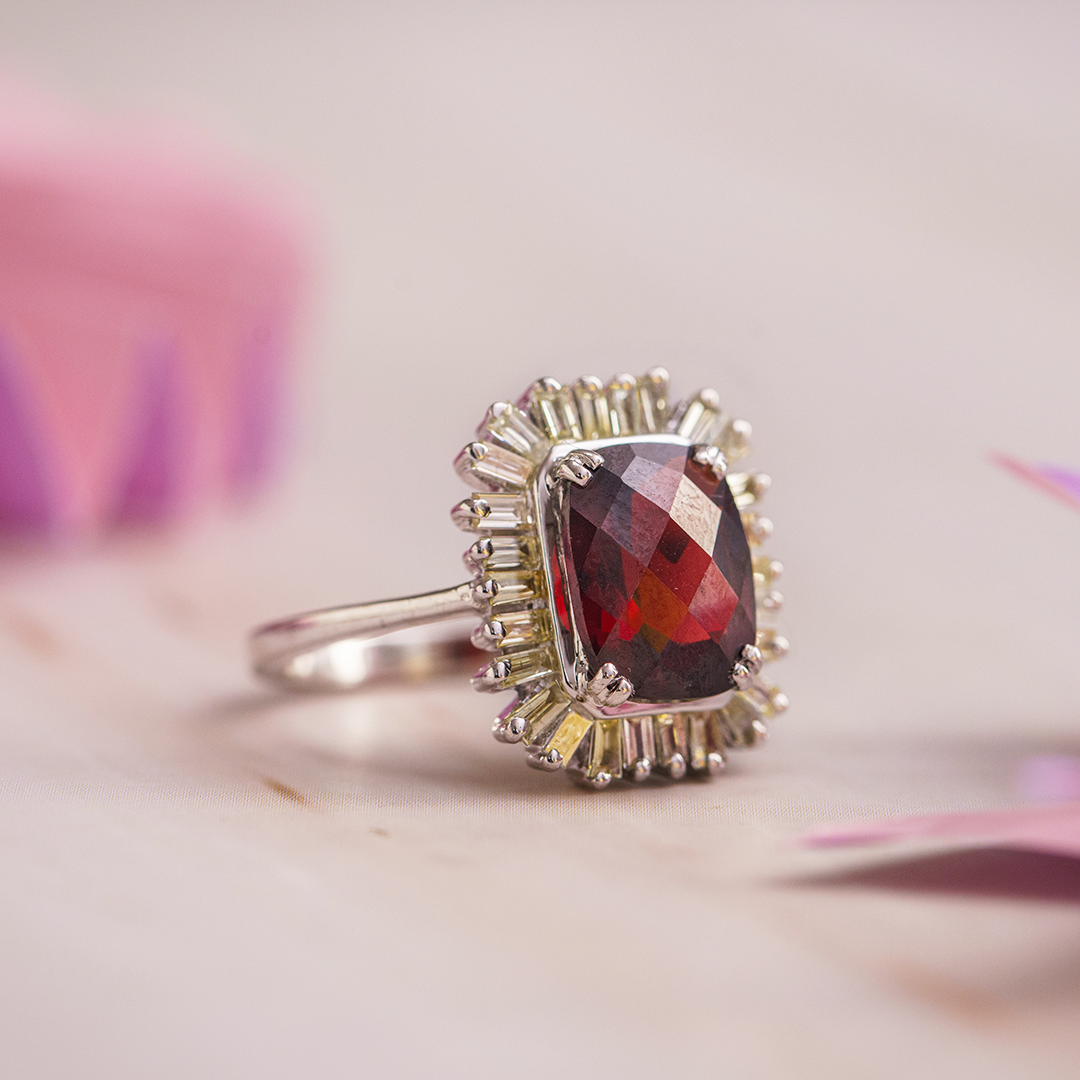 Cuadrada diamond garnet Ring