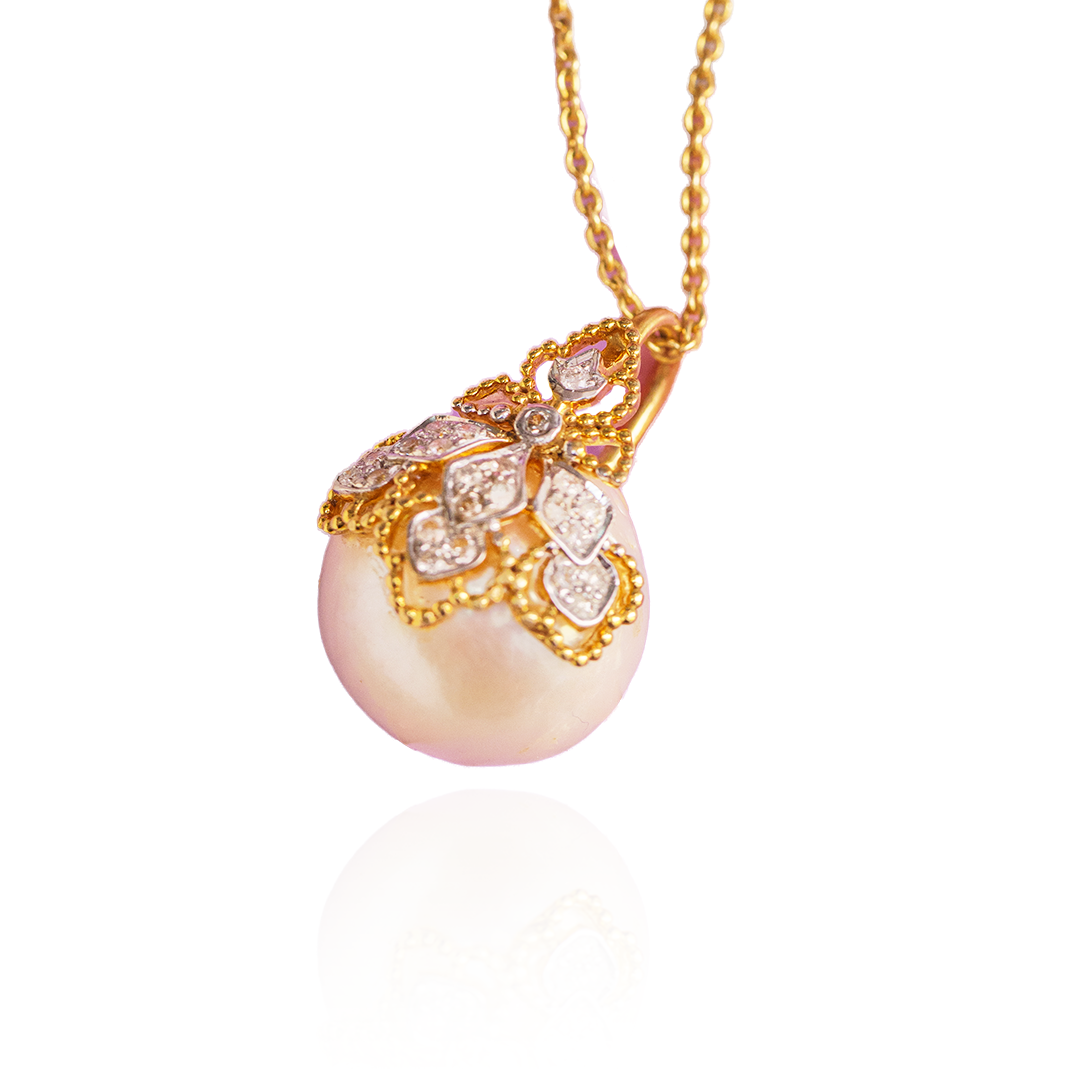 Perle  Pendant with Chain