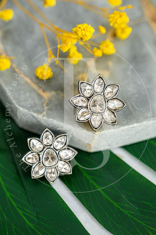 Oeshi Uncut Diamond Flower Earrings